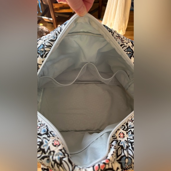 NWT Vera Bradley Lisbon Medallion Compact Traveler Bag Trolley Sleeve ~ … - Picture 8 of 8